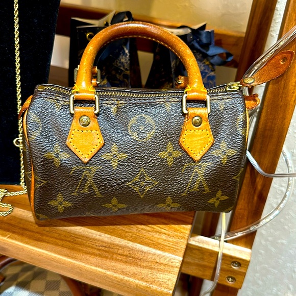 Louis Vuitton, mini nano - Picture 1 of 9